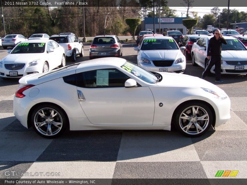 Pearl White / Black 2011 Nissan 370Z Coupe