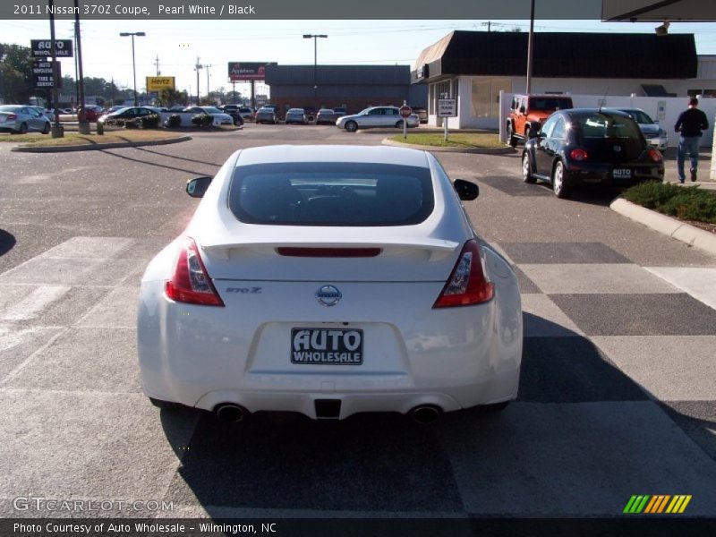 Pearl White / Black 2011 Nissan 370Z Coupe