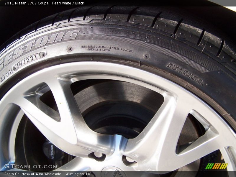Pearl White / Black 2011 Nissan 370Z Coupe