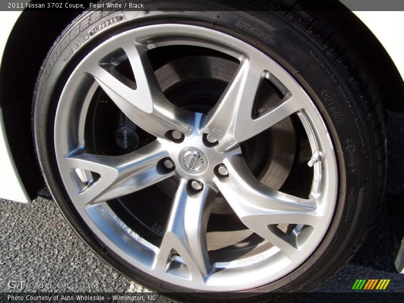Pearl White / Black 2011 Nissan 370Z Coupe
