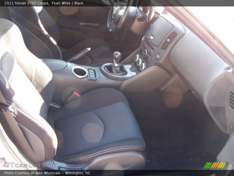 Pearl White / Black 2011 Nissan 370Z Coupe