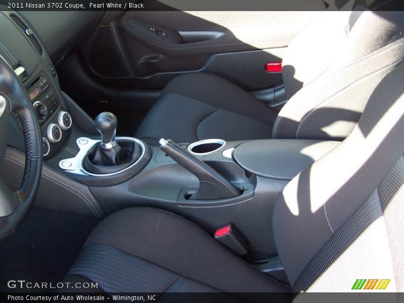 Pearl White / Black 2011 Nissan 370Z Coupe