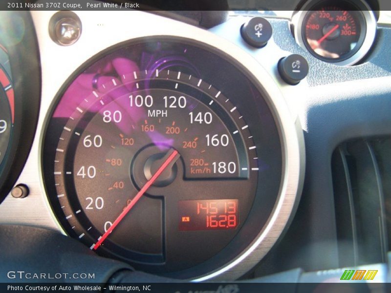 Pearl White / Black 2011 Nissan 370Z Coupe