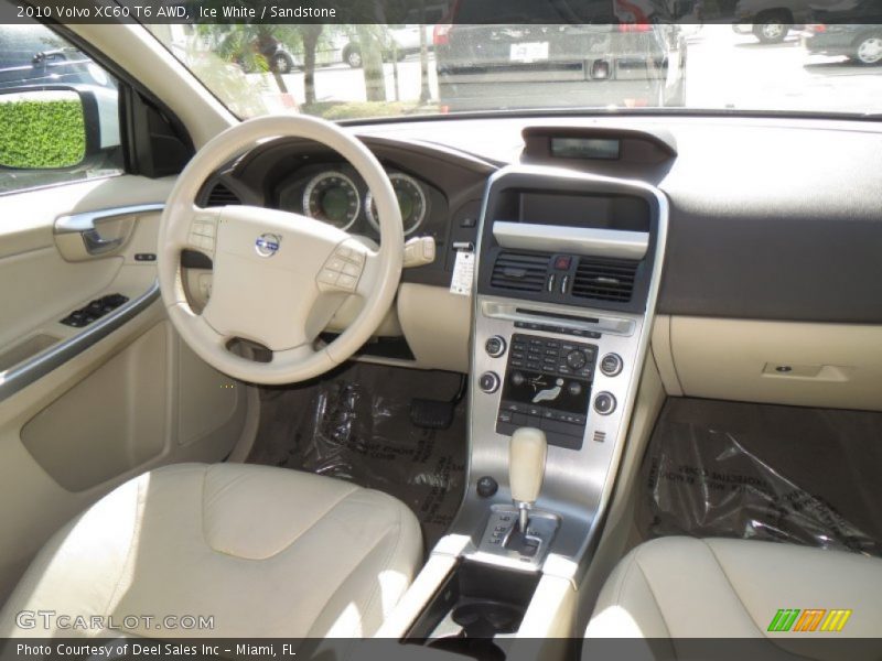 Ice White / Sandstone 2010 Volvo XC60 T6 AWD