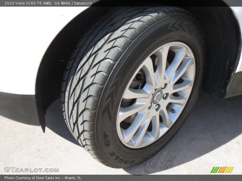 Ice White / Sandstone 2010 Volvo XC60 T6 AWD