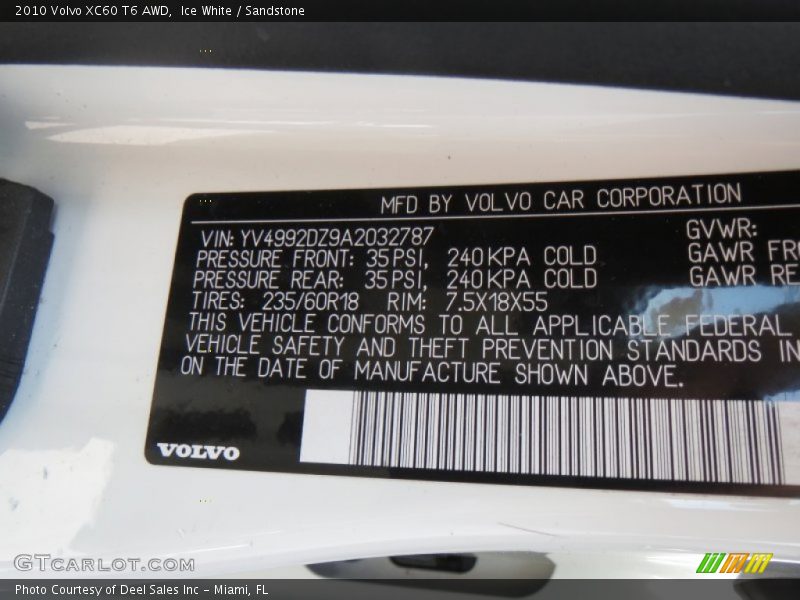 Ice White / Sandstone 2010 Volvo XC60 T6 AWD