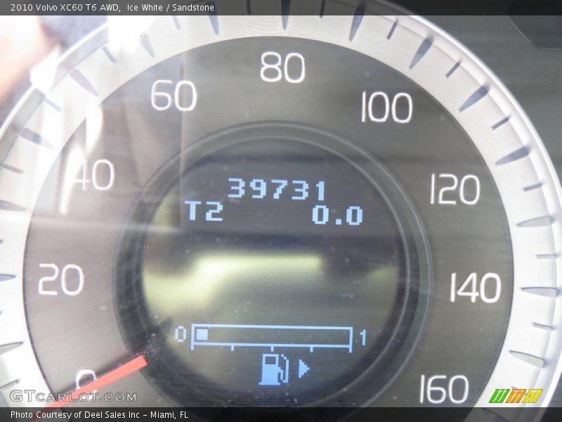 Ice White / Sandstone 2010 Volvo XC60 T6 AWD