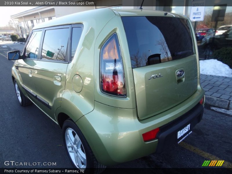 Alien Green / Black Soul Logo Cloth 2010 Kia Soul +