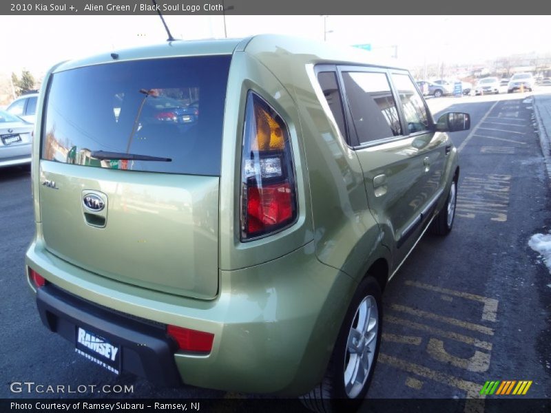 Alien Green / Black Soul Logo Cloth 2010 Kia Soul +