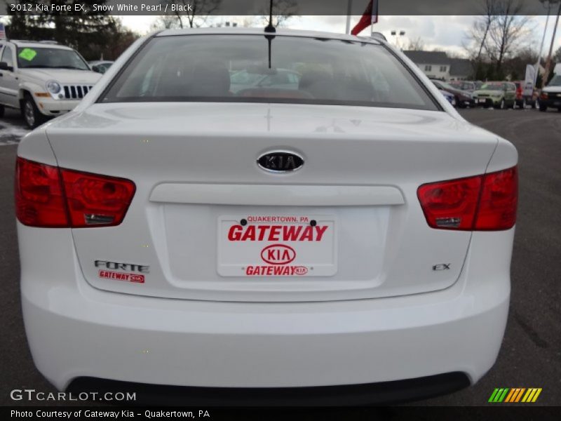 Snow White Pearl / Black 2012 Kia Forte EX