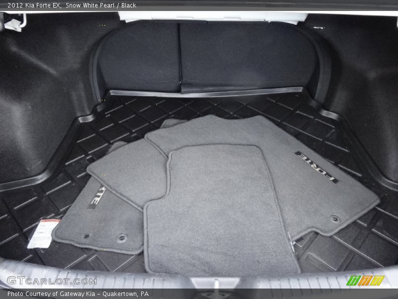 Snow White Pearl / Black 2012 Kia Forte EX