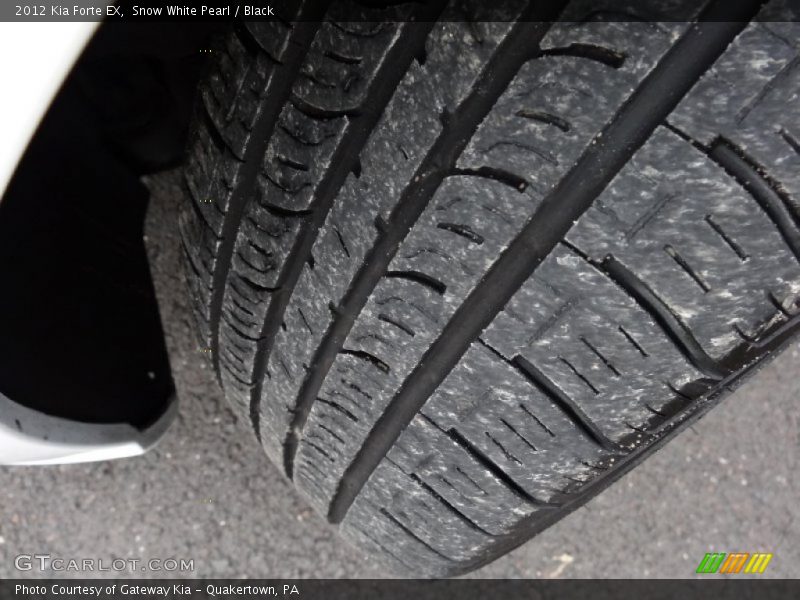 Snow White Pearl / Black 2012 Kia Forte EX