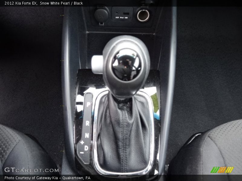 Snow White Pearl / Black 2012 Kia Forte EX