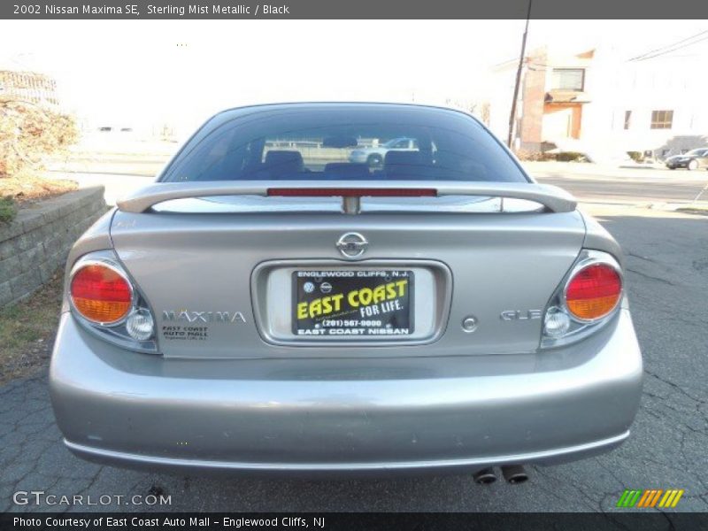 Sterling Mist Metallic / Black 2002 Nissan Maxima SE