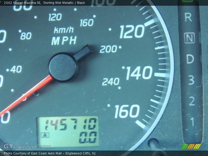 Sterling Mist Metallic / Black 2002 Nissan Maxima SE