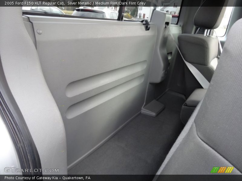 Silver Metallic / Medium Flint/Dark Flint Grey 2005 Ford F150 XLT Regular Cab