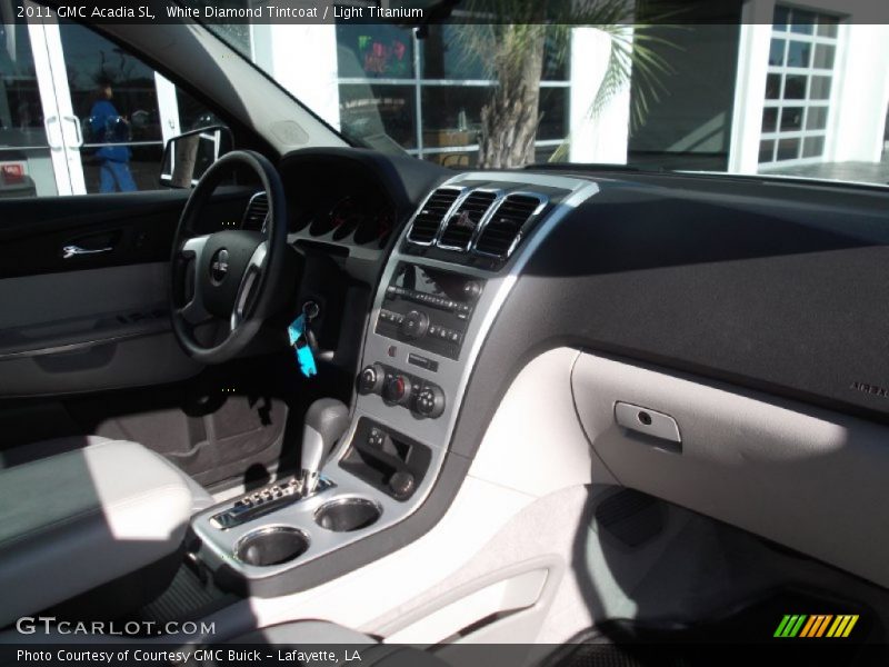 White Diamond Tintcoat / Light Titanium 2011 GMC Acadia SL