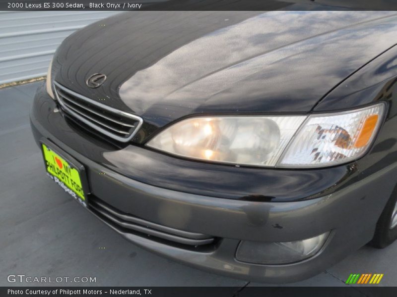Black Onyx / Ivory 2000 Lexus ES 300 Sedan