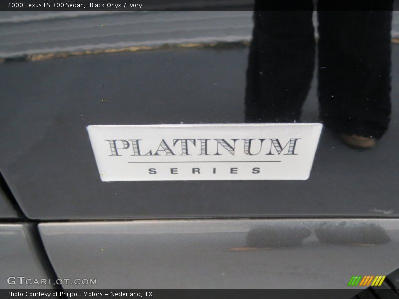Black Onyx / Ivory 2000 Lexus ES 300 Sedan