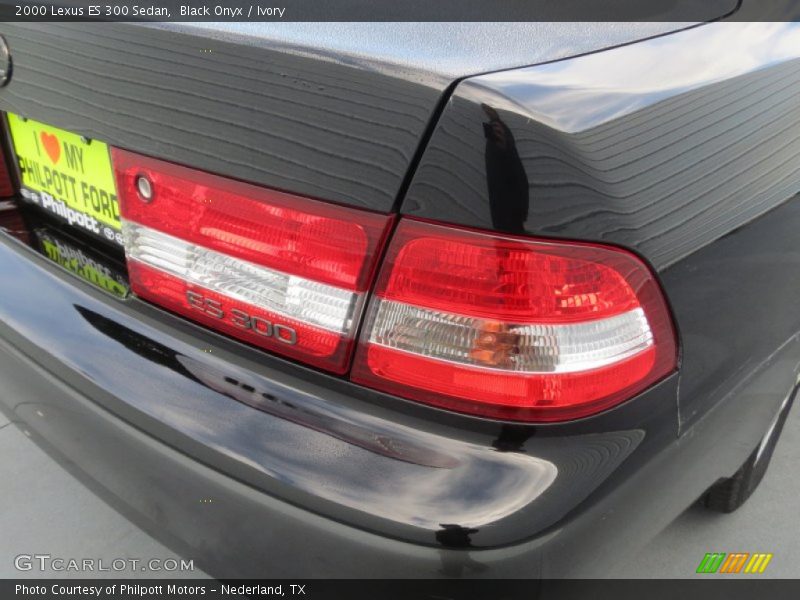 Black Onyx / Ivory 2000 Lexus ES 300 Sedan