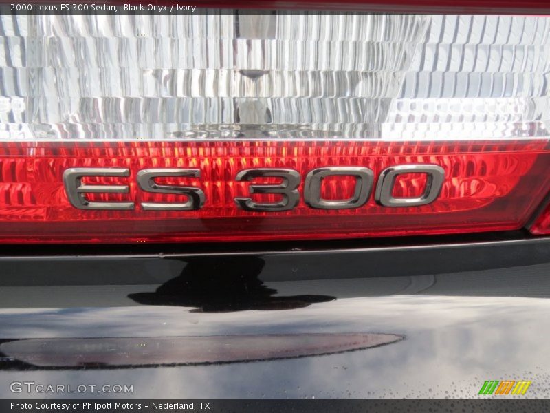 Black Onyx / Ivory 2000 Lexus ES 300 Sedan