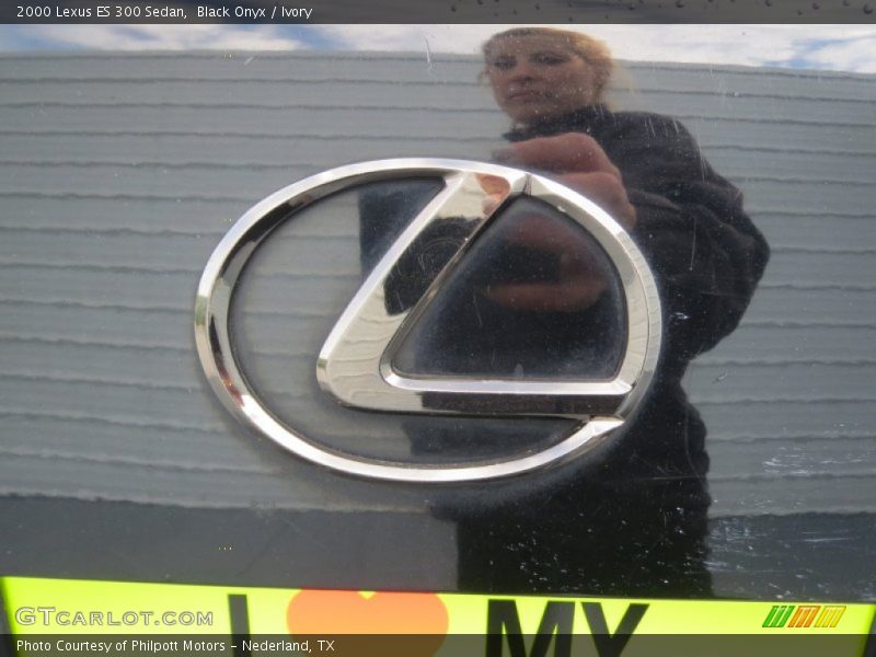 Black Onyx / Ivory 2000 Lexus ES 300 Sedan