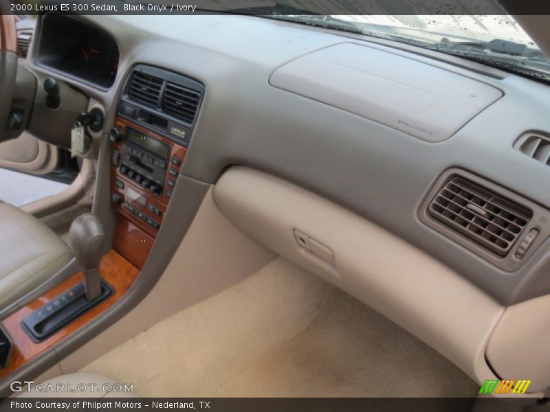 Black Onyx / Ivory 2000 Lexus ES 300 Sedan