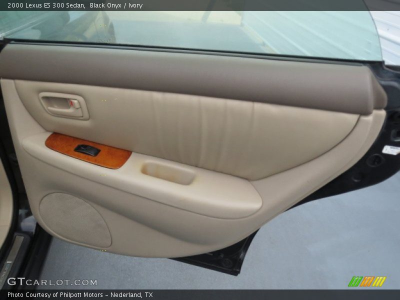 Black Onyx / Ivory 2000 Lexus ES 300 Sedan