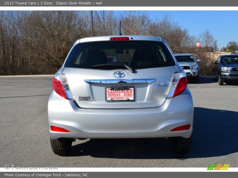 Classic Silver Metallic / Ash 2013 Toyota Yaris L 3 Door