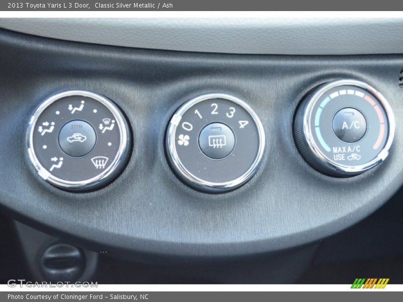 Classic Silver Metallic / Ash 2013 Toyota Yaris L 3 Door