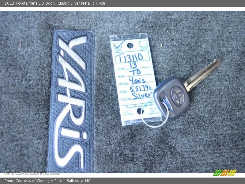 Classic Silver Metallic / Ash 2013 Toyota Yaris L 3 Door