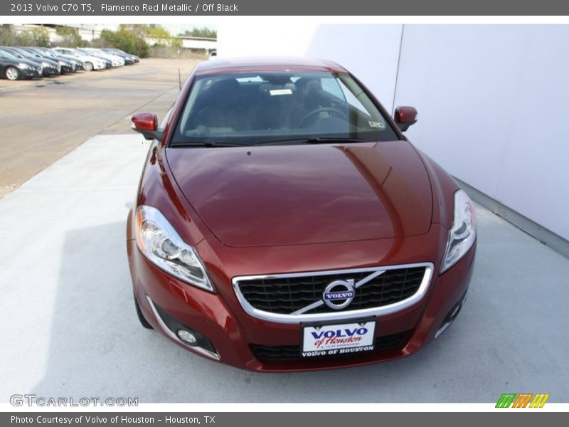 Flamenco Red Metallic / Off Black 2013 Volvo C70 T5