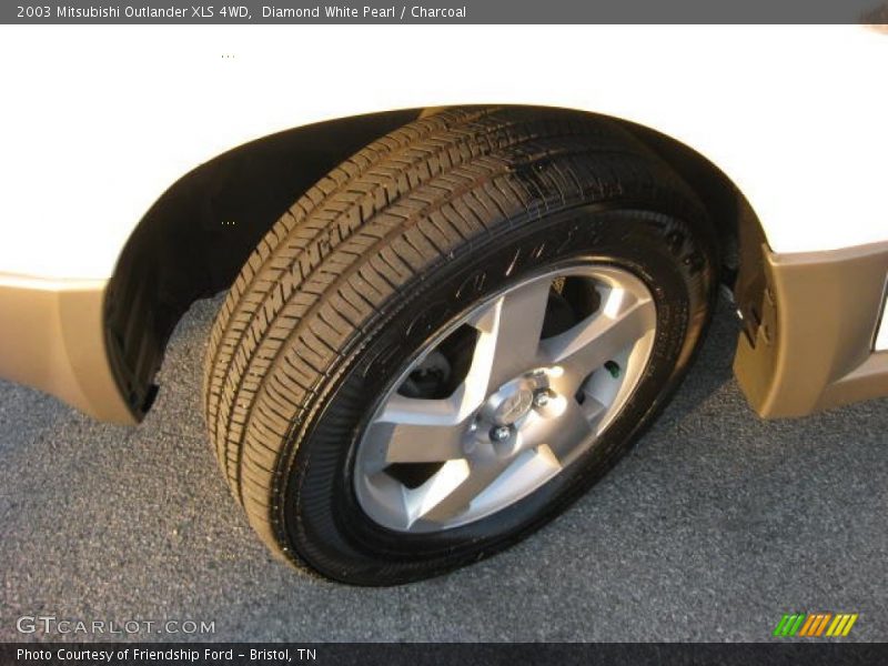 Diamond White Pearl / Charcoal 2003 Mitsubishi Outlander XLS 4WD