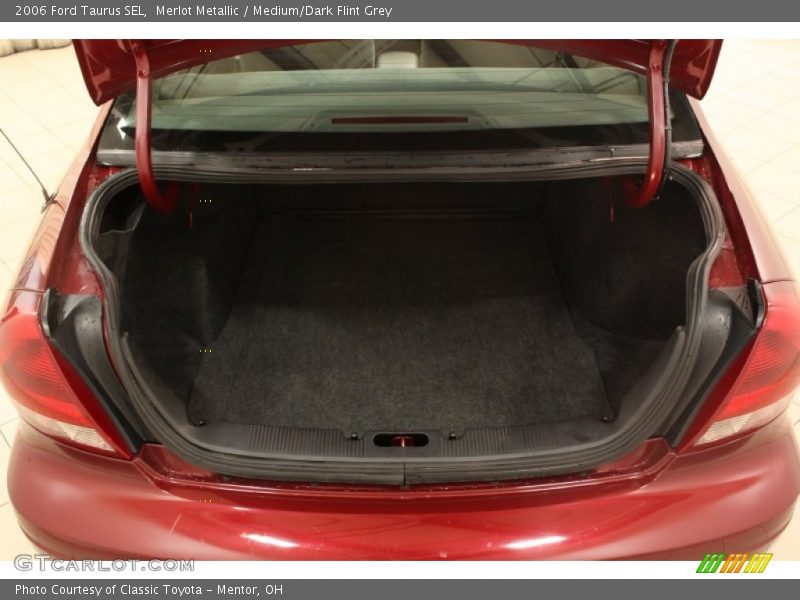Merlot Metallic / Medium/Dark Flint Grey 2006 Ford Taurus SEL