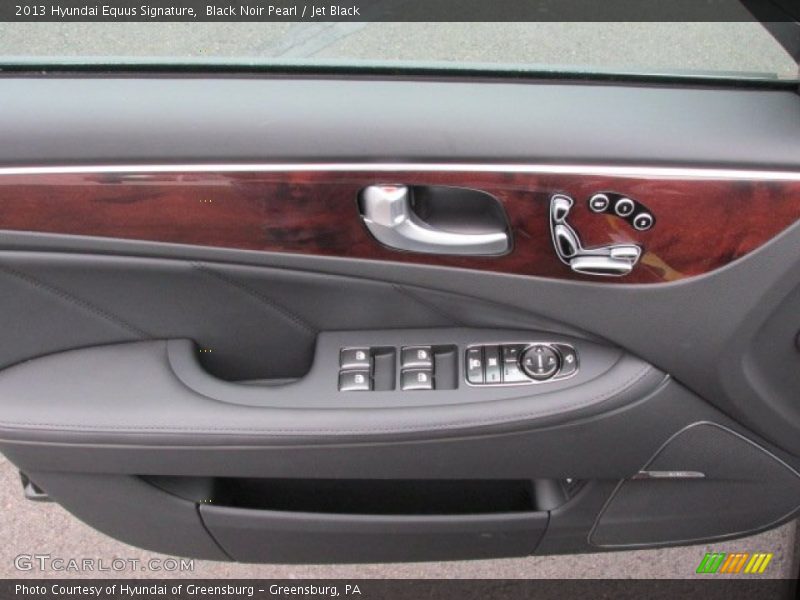 Door Panel of 2013 Equus Signature