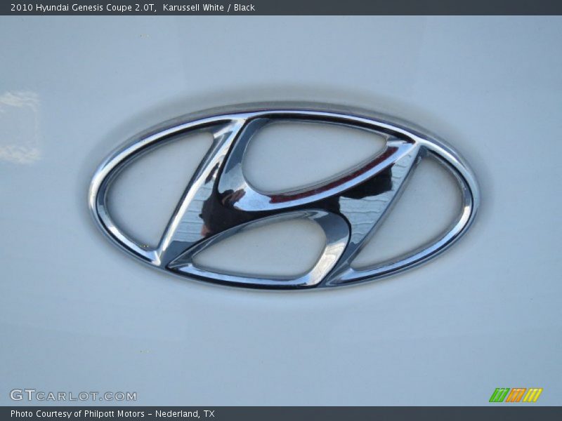Karussell White / Black 2010 Hyundai Genesis Coupe 2.0T