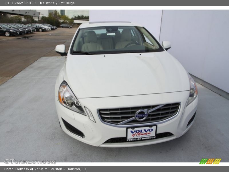 Ice White / Soft Beige 2013 Volvo S60 T5