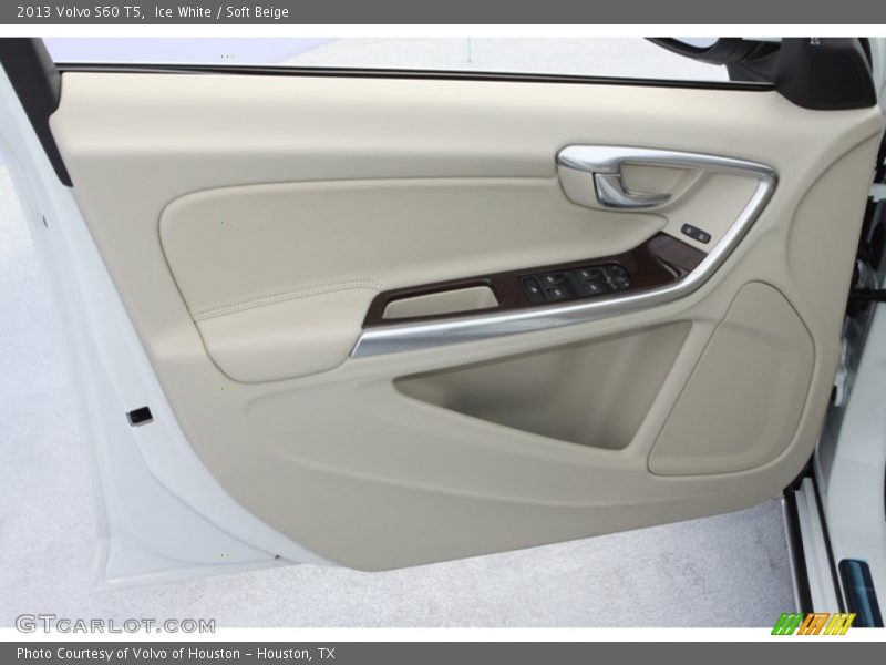 Ice White / Soft Beige 2013 Volvo S60 T5