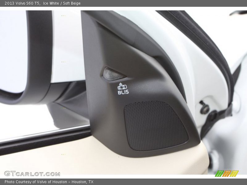 Ice White / Soft Beige 2013 Volvo S60 T5