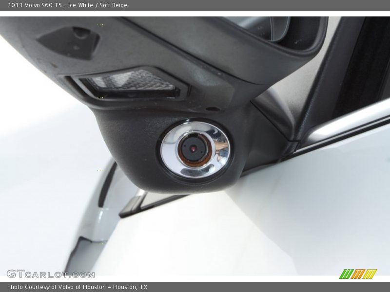 Ice White / Soft Beige 2013 Volvo S60 T5