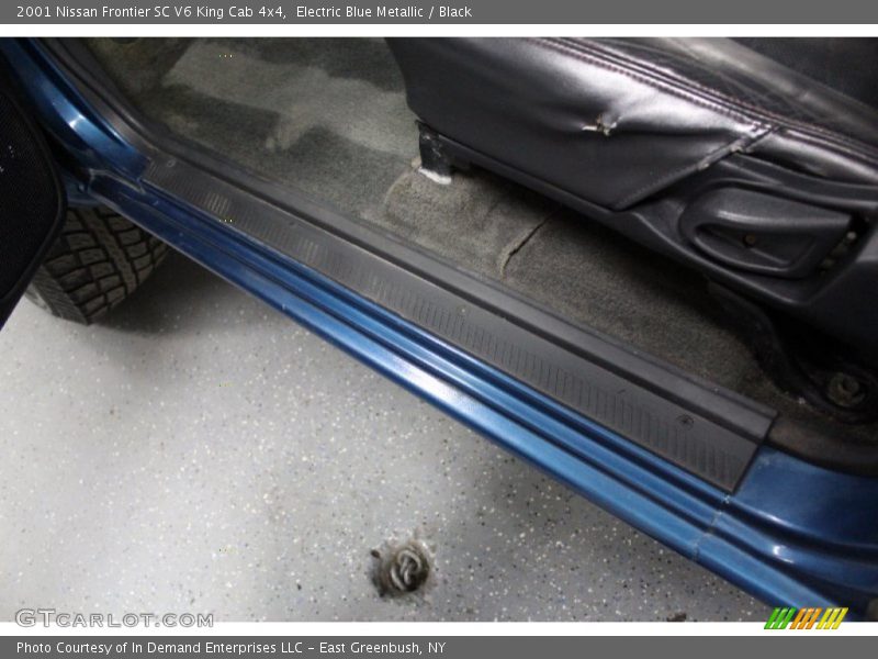 Electric Blue Metallic / Black 2001 Nissan Frontier SC V6 King Cab 4x4
