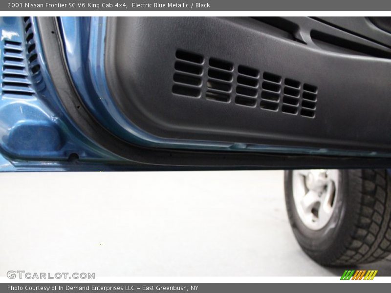 Electric Blue Metallic / Black 2001 Nissan Frontier SC V6 King Cab 4x4