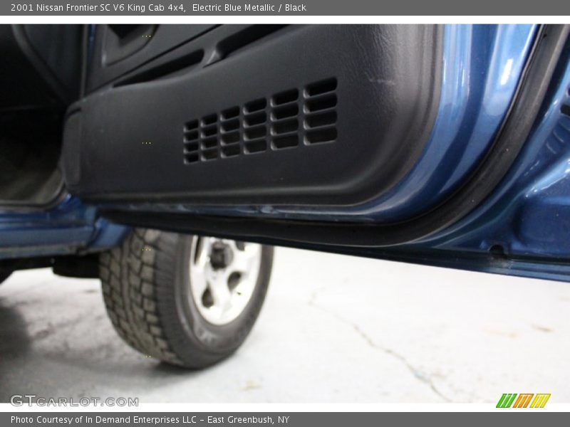 Electric Blue Metallic / Black 2001 Nissan Frontier SC V6 King Cab 4x4