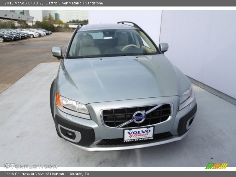 Electric Silver Metallic / Sandstone 2013 Volvo XC70 3.2