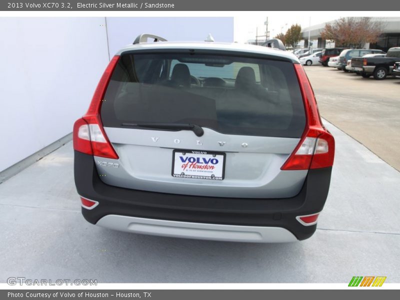 Electric Silver Metallic / Sandstone 2013 Volvo XC70 3.2