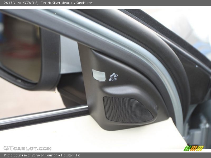 Electric Silver Metallic / Sandstone 2013 Volvo XC70 3.2