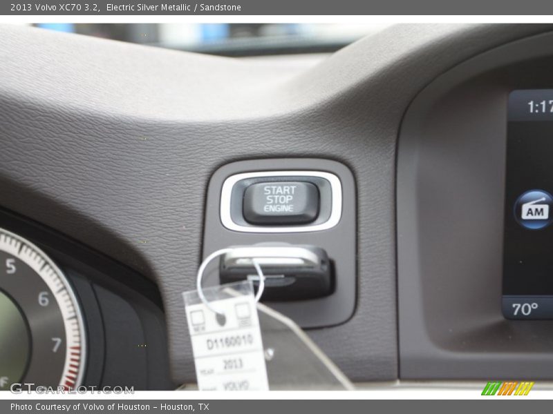 Electric Silver Metallic / Sandstone 2013 Volvo XC70 3.2