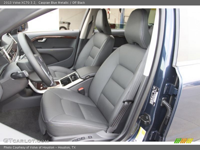 Front Seat of 2013 XC70 3.2