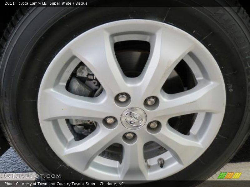 Super White / Bisque 2011 Toyota Camry LE