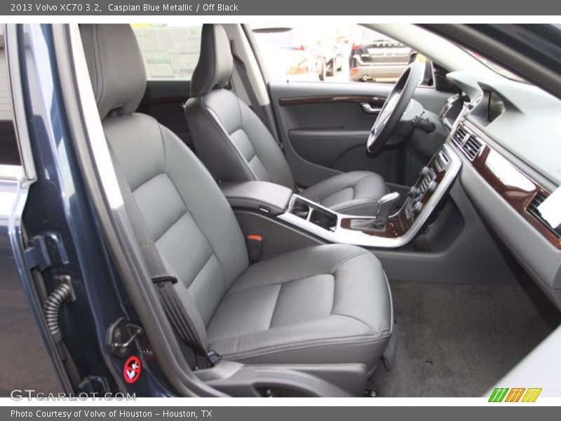 Front Seat of 2013 XC70 3.2